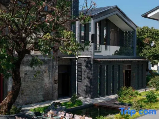 Nanshan Courtyard