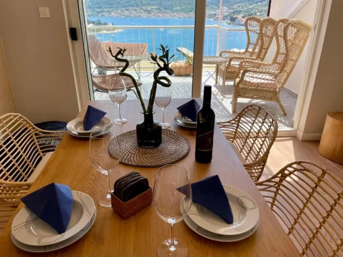 2 Bedrooms Apartment with balcony and with sea view