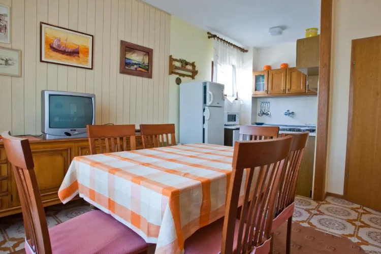 Apartments Sanda - 10 M from the beach