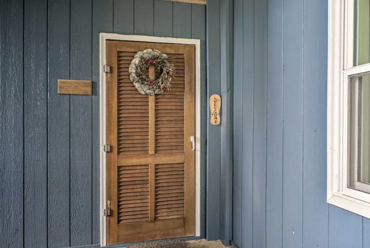 Chic Oceanfront North Topsail Beach Condo w/ Deck