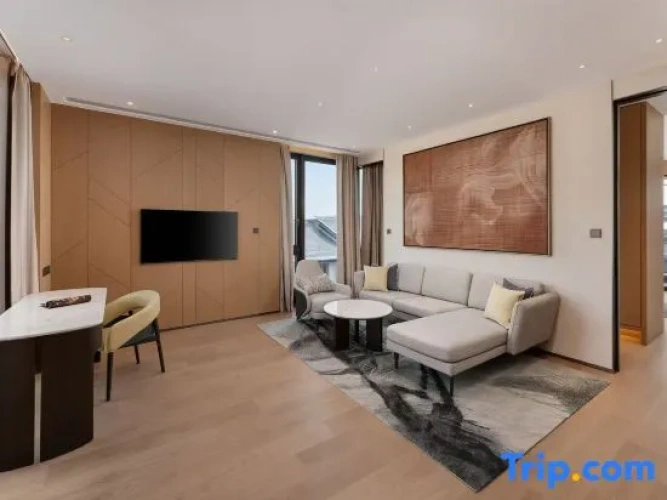 Deluxe Double Suite