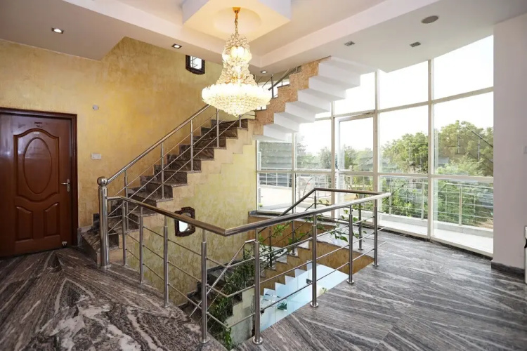 Mannat Residency By OYO Rooms