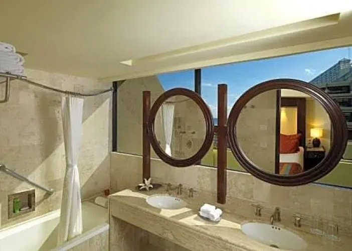 1 Bedroom Suite with bay view
