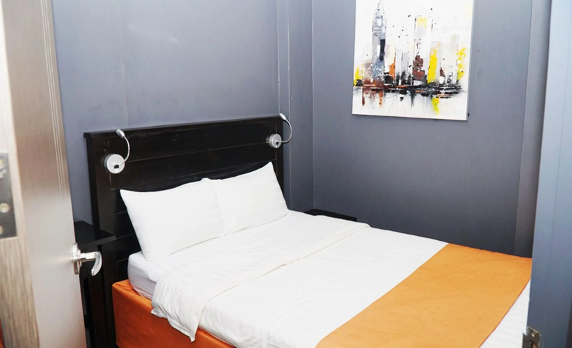 Jade Hotel & Suites