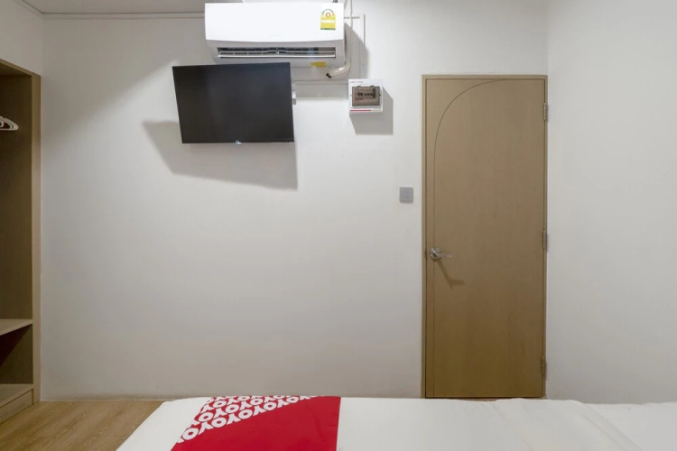 OYO 982 Charurat Suite