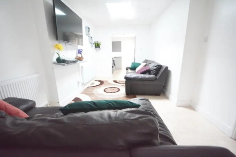 3 Bedrooms Single Apartment