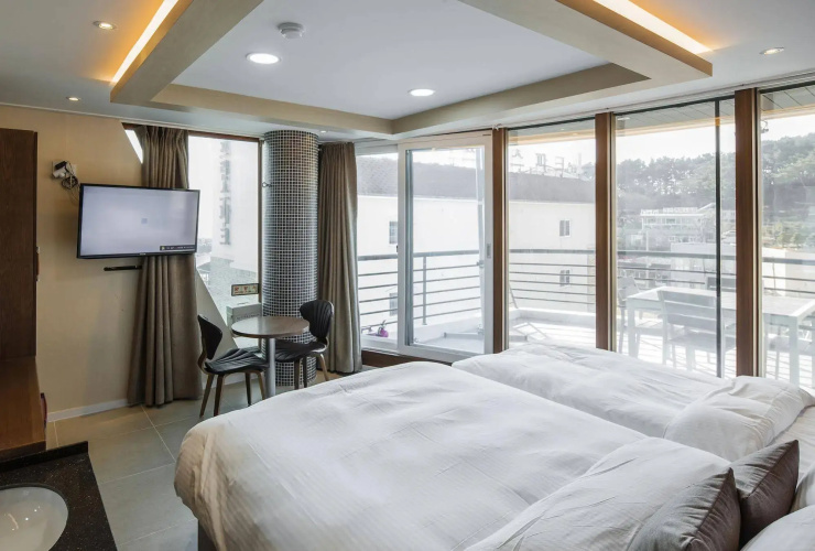 Ray Tourist Hotel