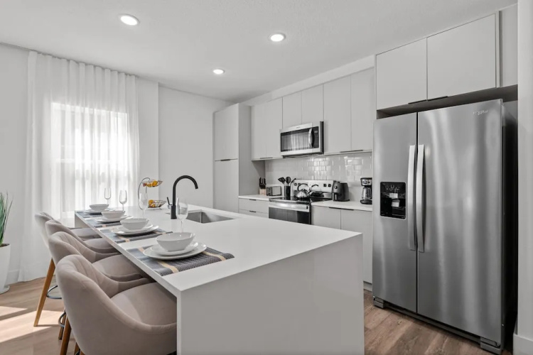 Stylish Home 15 Min to Magic