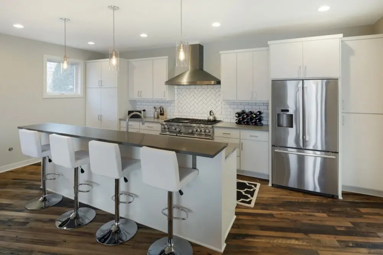 Lakefront Luxury