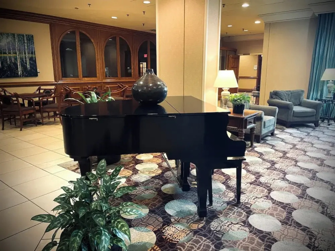 Lynchburg Grand Suites