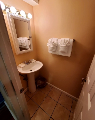 2 Bedrooms Executive Cottage
