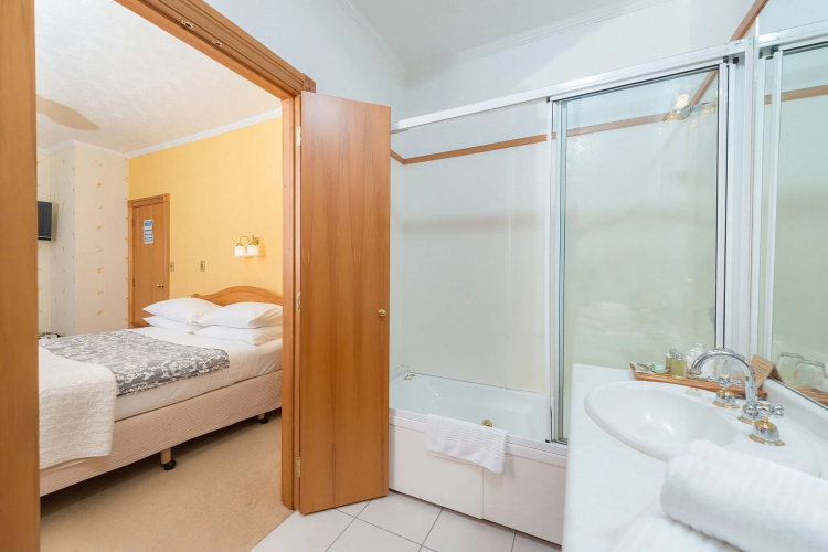 Hamurana Lodge