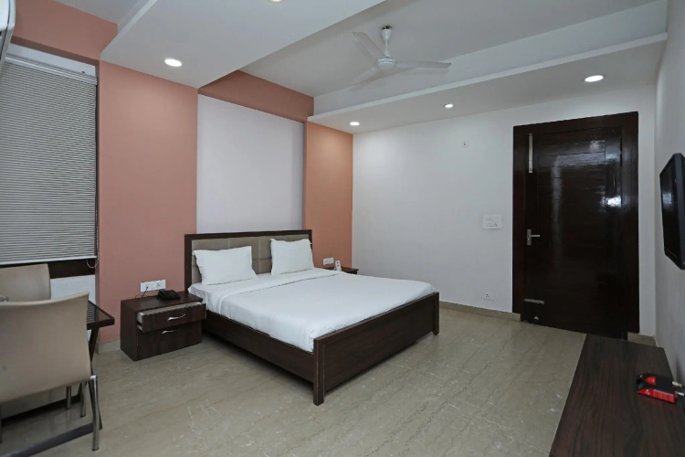 Hotel Pravin Executive by OYO Rooms
