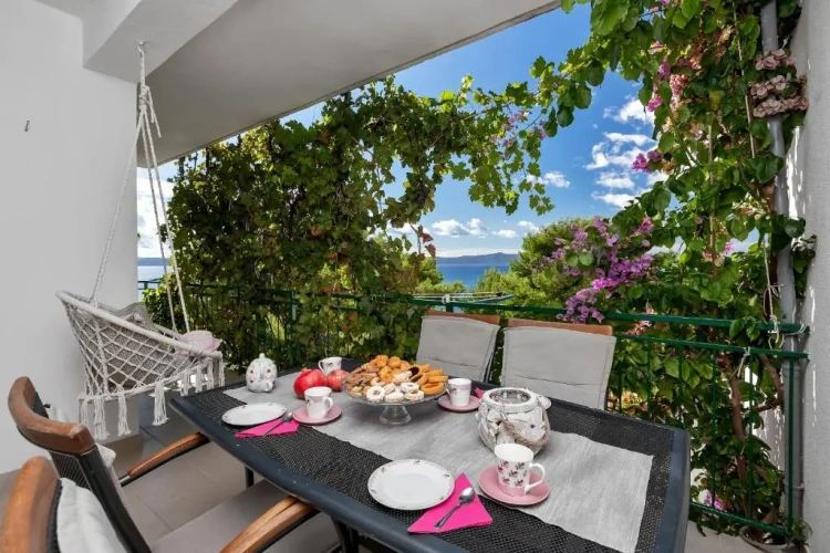Apartment with sea view