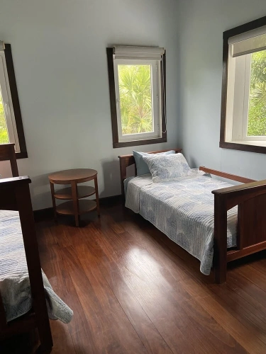 4 Bedrooms Luxury Cottage beachfront