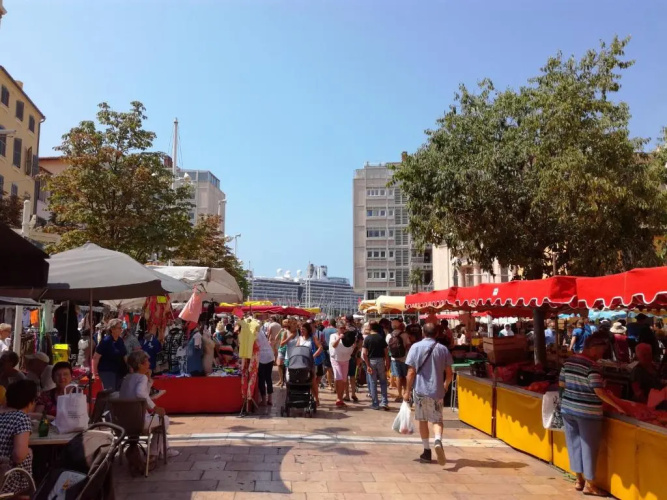 Studio Toulon les Halles