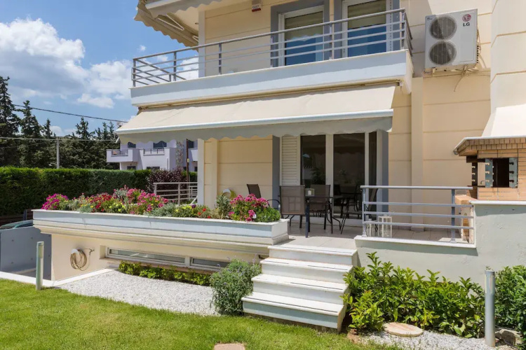 Santa Barbara lux studio in Marathonas