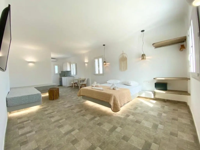 Suite with pool view