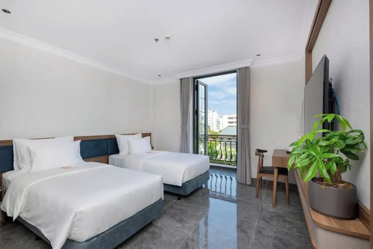 Standard Triple room with balcony