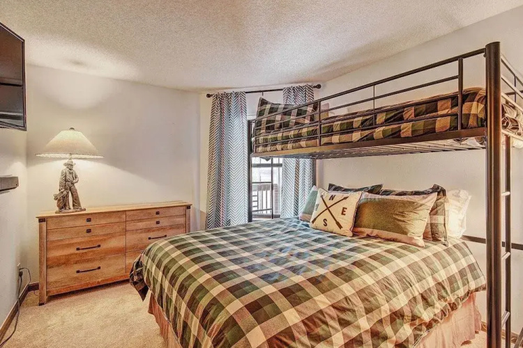 Tyra Summit A2F - 2 Br Condo