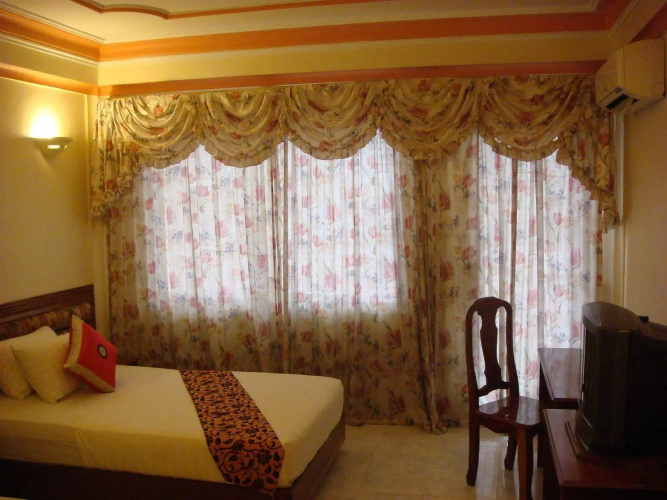 Lucky Star Hotel