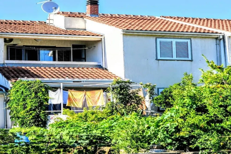 Slamo Apartments