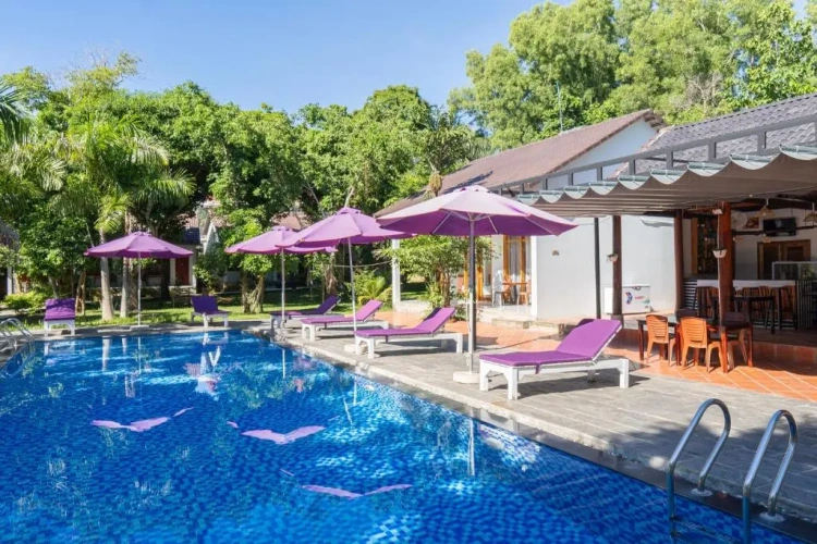 Standard Quadruple room with garden view