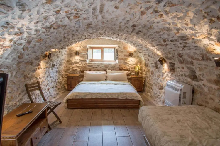 Karyoupolis Lounge Cave House