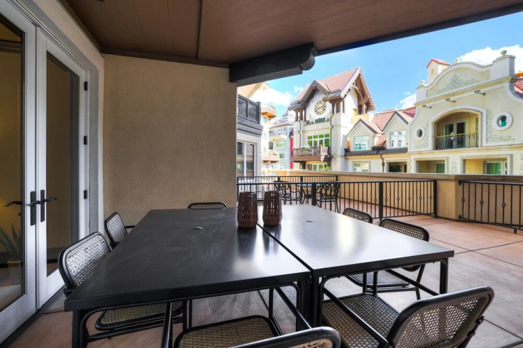 Luxury 3 Bedroom Condo at The Arrabelle by RedAwning