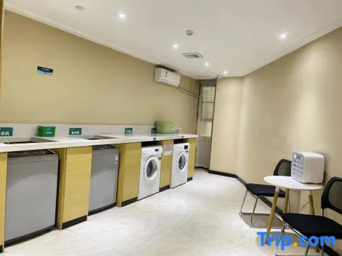 Vienna 3 Best Hotel (Nanning Huoche Dongzhan)