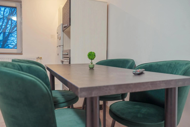 Lovely 2 bedroom, living and private bath apartment