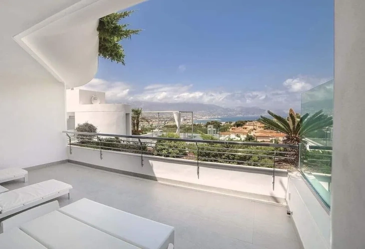 Deluxe room with balcony and with sea view
