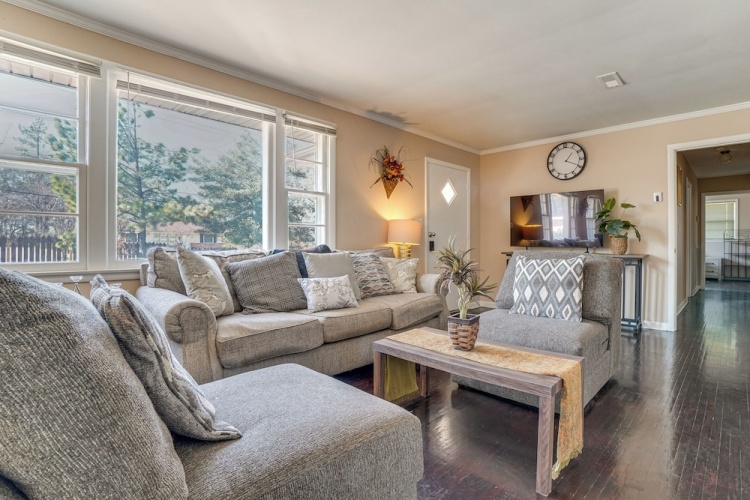 4 Bedrooms Cottage
