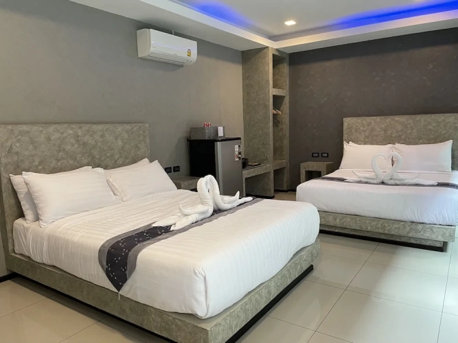 Standard Quadruple Club room