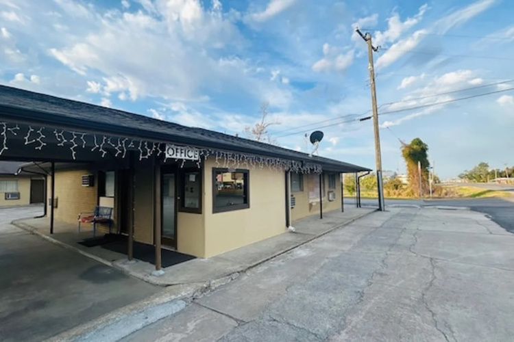 Relax Inn By Oyo Sulphur Hwy 90 - Lake Charles, LA