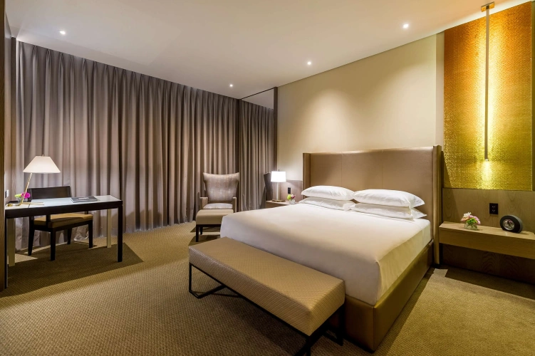 Accessible with Roll-In Shower Double room
