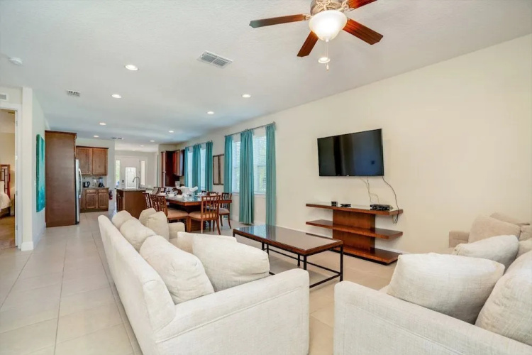 Family Friendly 8 Bed Villa with Pool & Spa