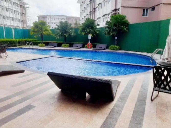 Poolside Apartment - Sleeps 4, Ac & Hot Shower