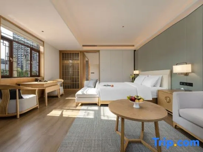 2 Bedrooms Double Suite