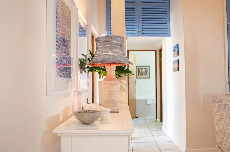 Searle's Manor - APT 13
