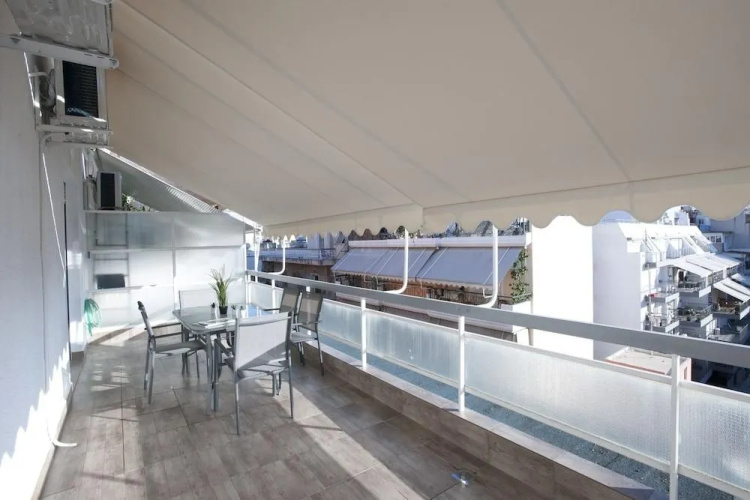 Kolonos - A Renovated Apartment