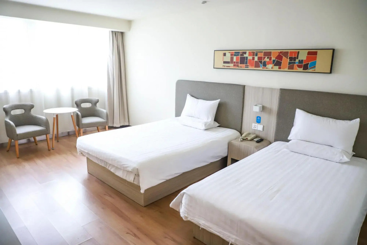 Home Inn JiNan Railway Station Square