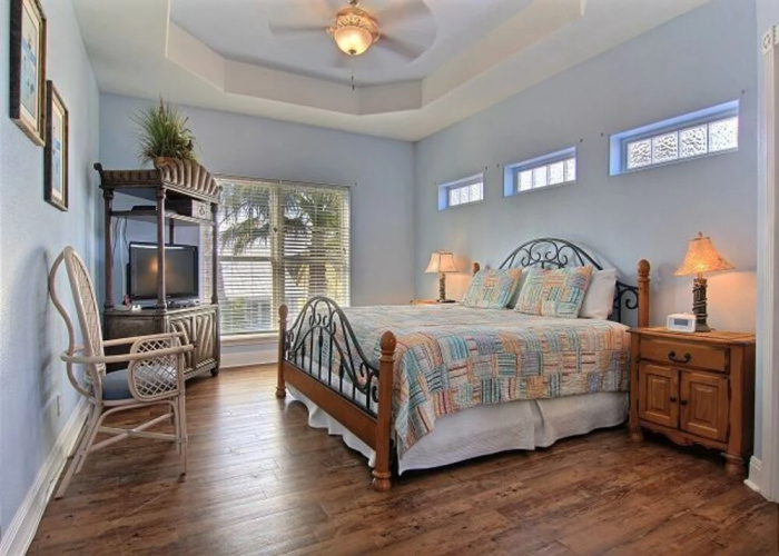Villa Laguna - 4 Br home by RedAwning