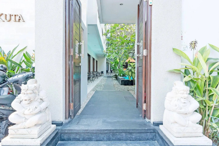ZEN Rooms Kuta Theater