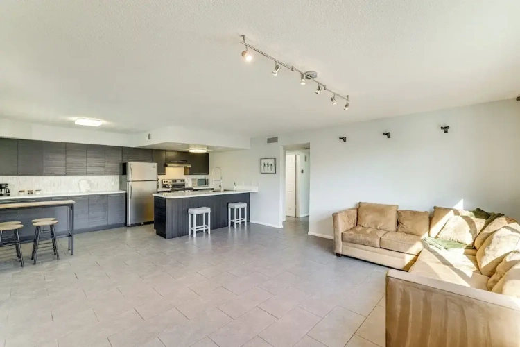 2 Bedrooms Apartment