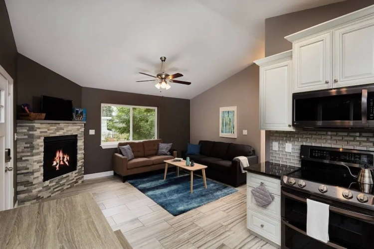 2 Bedrooms Apartment