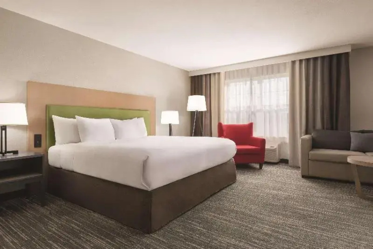 Country Inn & Suites Dubuque