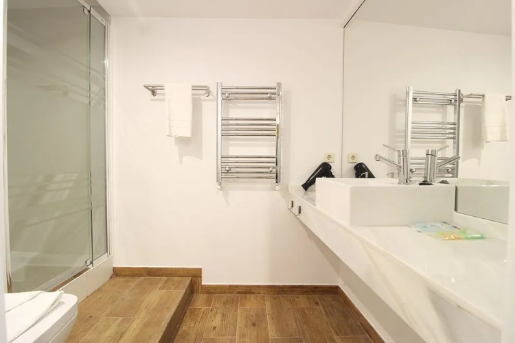 Luminous Apartment in Chueca Allôhousing