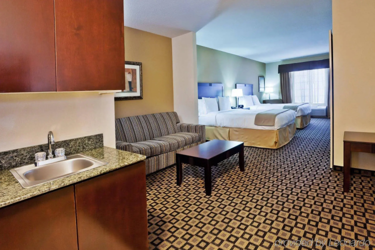 Holiday Inn Express & Suites Clovis