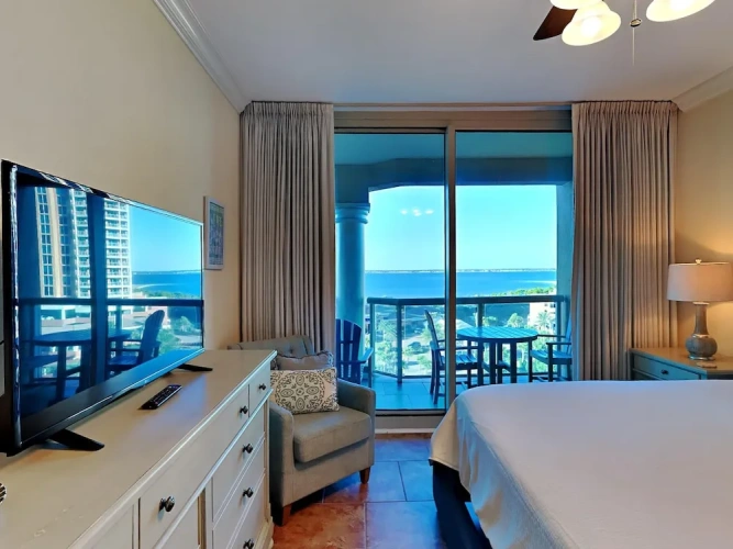 Standard room with balcony and with ocean view